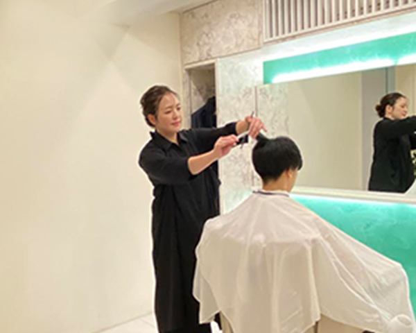 六本木駅より5分西麻布のバーバーサロン(理容室・床屋)